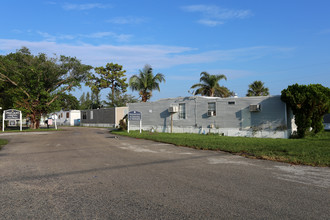 Green Acres Mobile Estates in Lake Worth, FL - Building Photo - Building Photo