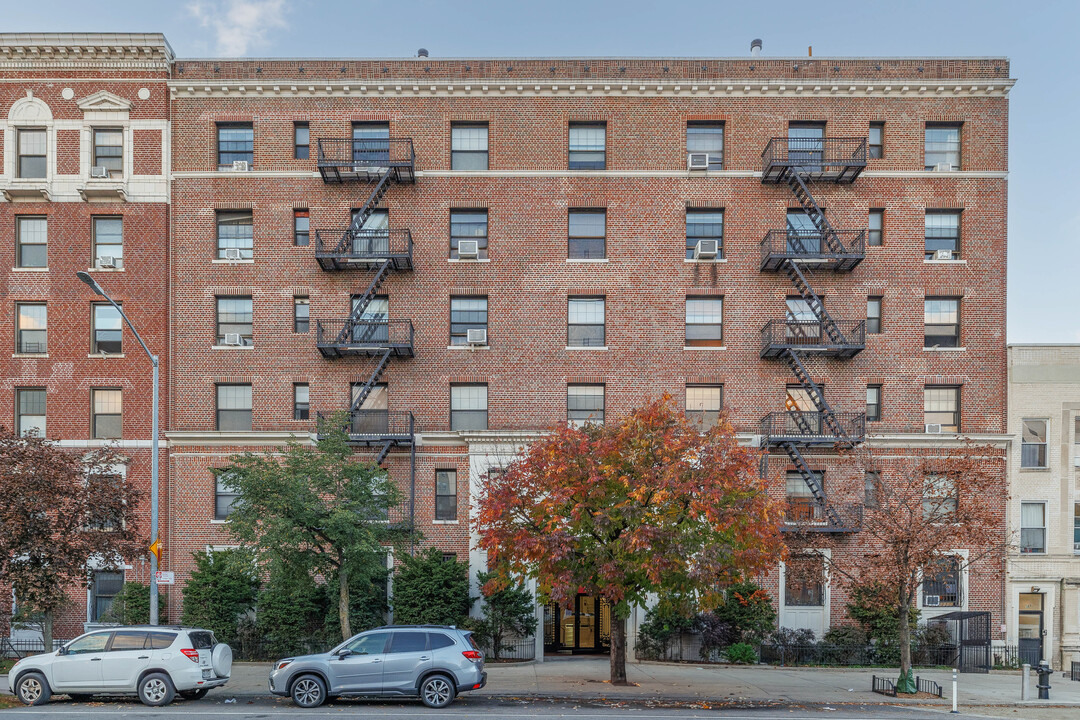 315 Saint Johns Pl in Brooklyn, NY - Building Photo