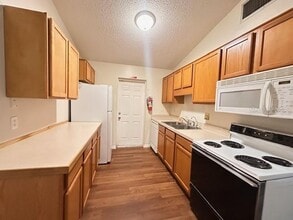542 E Caroline St in Tavares, FL - Building Photo - Building Photo