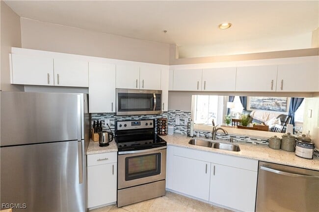 12081 Summergate Cir, Unit 104 in Ft. Myers, FL - Building Photo - Building Photo