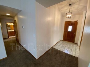 5817 W Crowley Ave in Visalia, CA - Building Photo - Building Photo