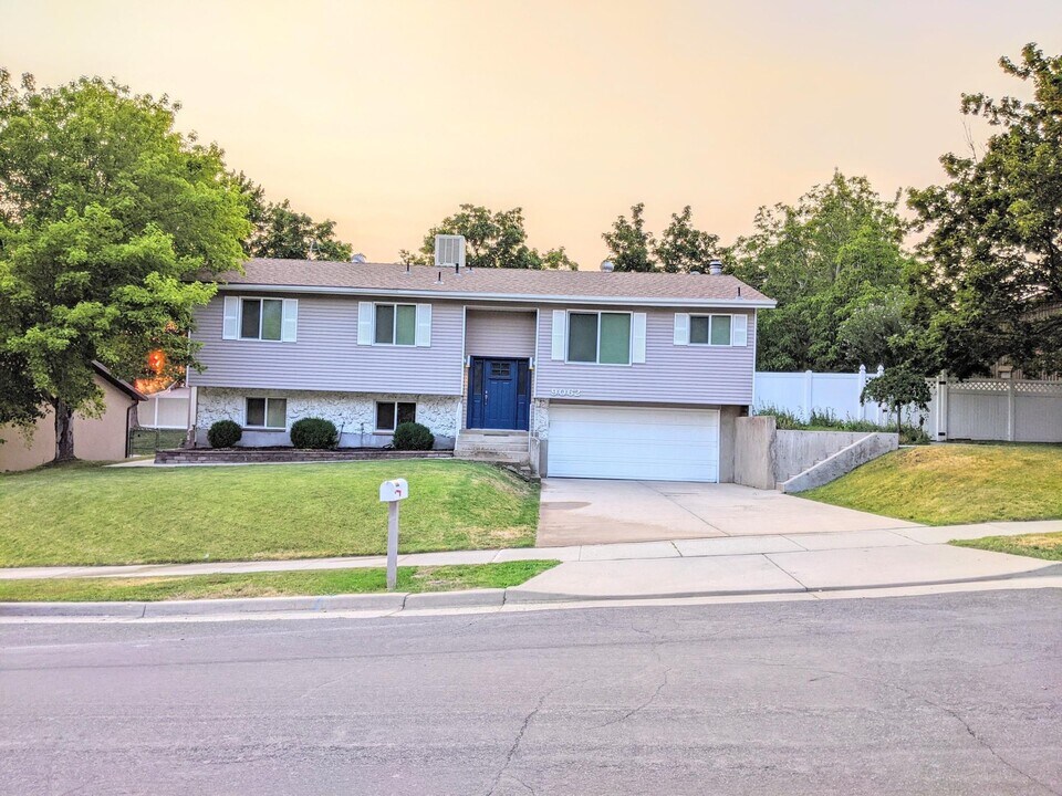 9062 S Daybreak Dr in Sandy, UT - Building Photo