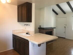 7125 Shoup Ave in Los Angeles, CA - Building Photo - Building Photo