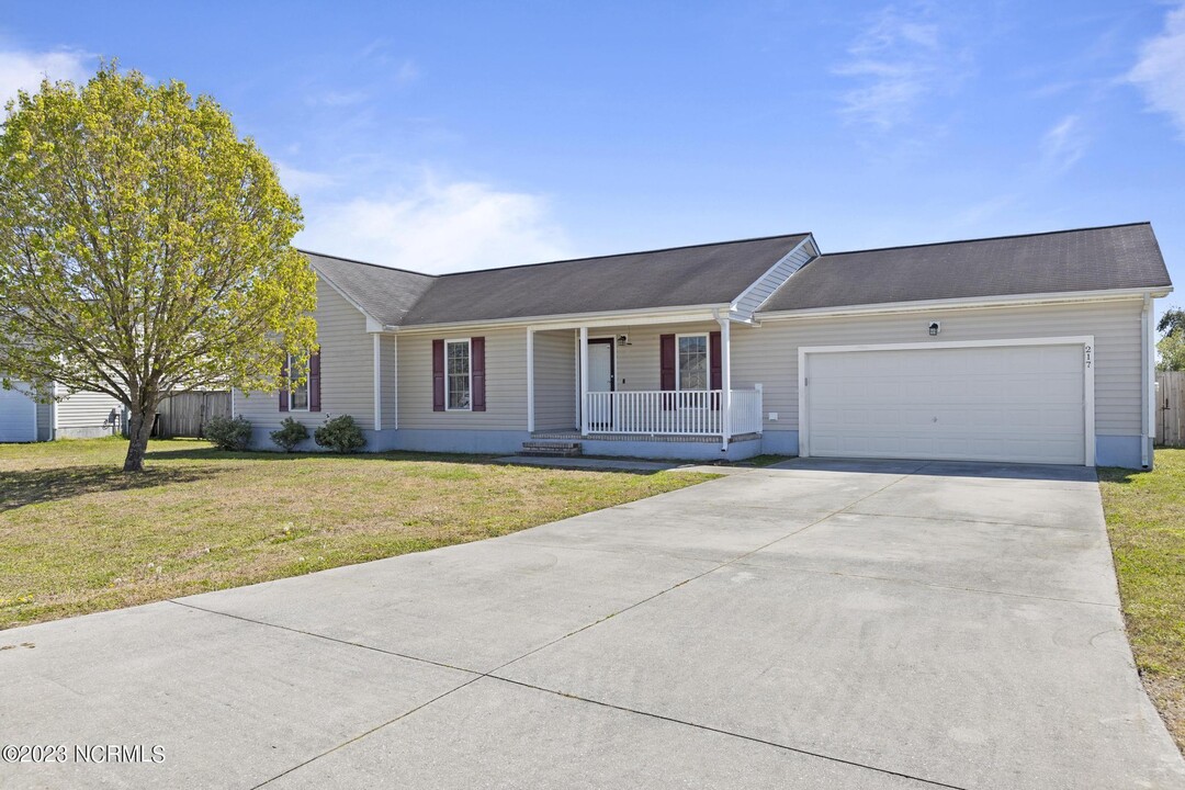 217 Bennett Ln in Richlands, NC - Building Photo