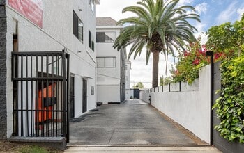 420 Windsor Rd in Glendale, CA - Foto de edificio - Building Photo