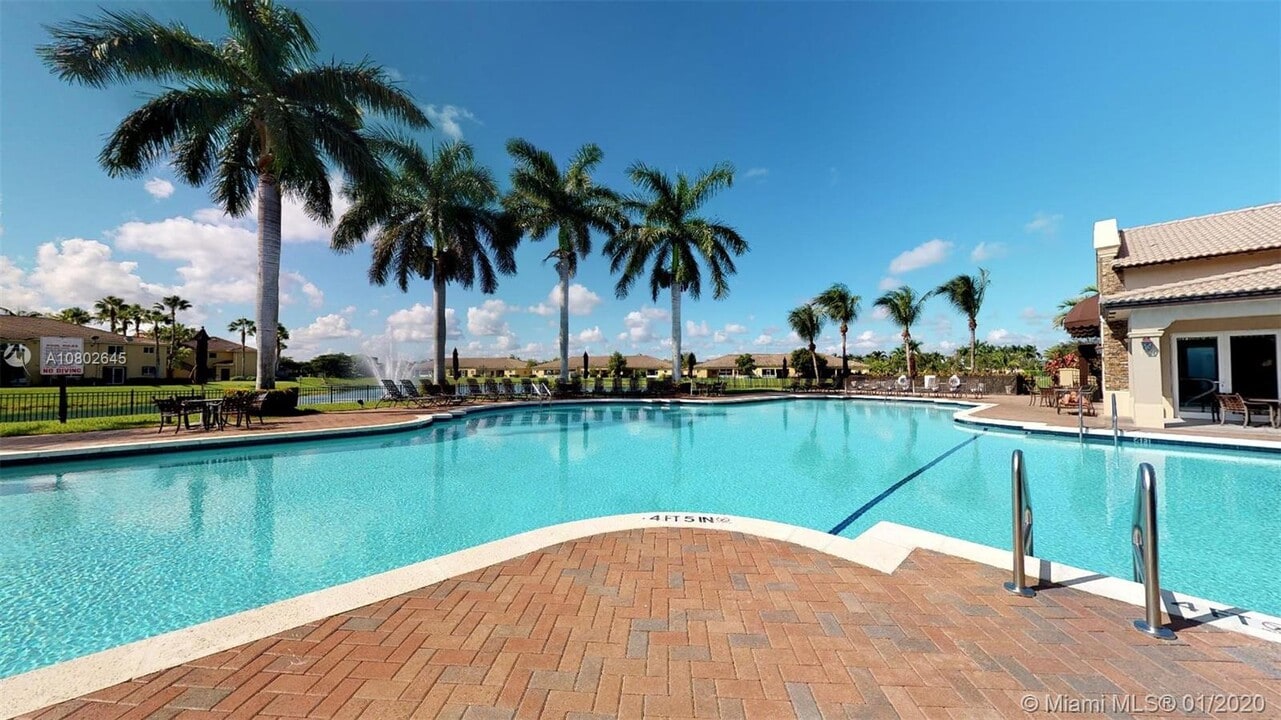 3380 NE 9th St-Unit -204 in Homestead, FL - Building Photo