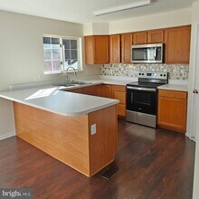 9279 Kristy Dr in Manassas Park, VA - Building Photo - Building Photo