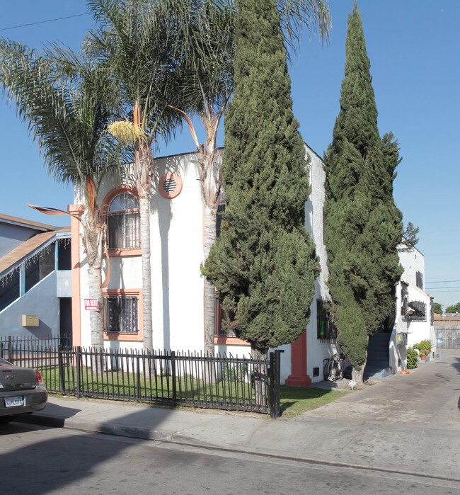 2439 Palm Pl in Huntington Park, CA - Foto de edificio - Building Photo