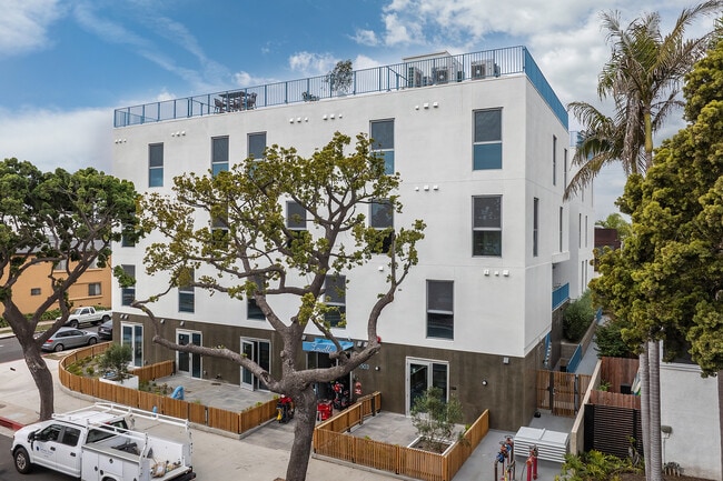 The Louella in Venice, CA - Foto de edificio - Building Photo