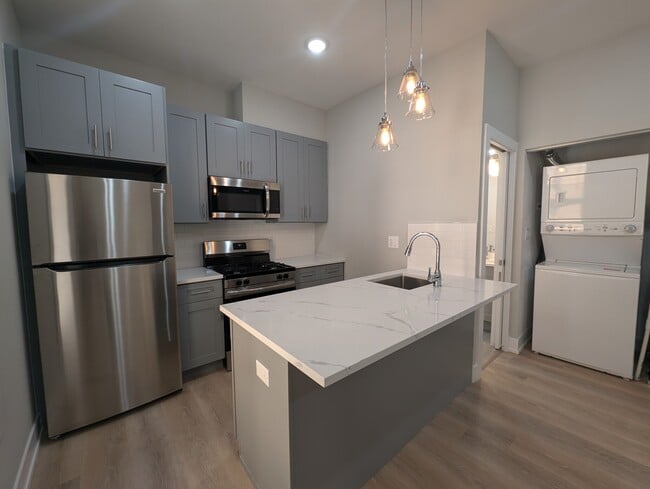 440 W Belden Ave, Unit 2 in Chicago, IL - Building Photo - Building Photo