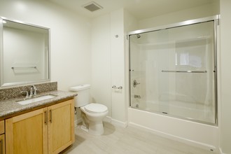 6816 Independence Ave in Canoga Park, CA - Building Photo - Interior Photo