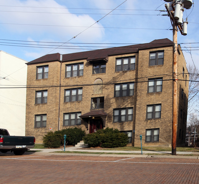 135 Central Sq in Pittsburgh, PA - Foto de edificio - Building Photo