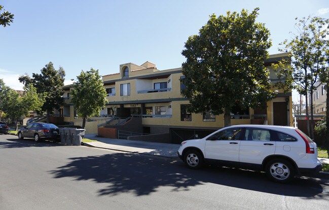 Stanely Gardens in Glendale, CA - Building Photo - Building Photo