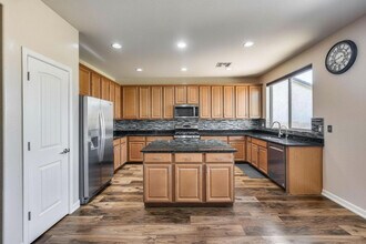 5826 W Plum Rd in Phoenix, AZ - Building Photo - Building Photo