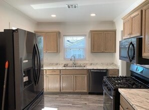 613 W 22nd St in Ada, OK - Foto de edificio - Building Photo