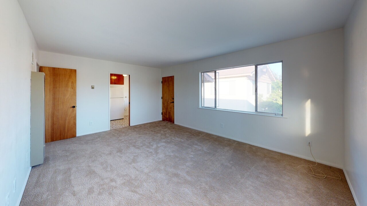 1030 Isabella Ave in Coronado, CA - Building Photo