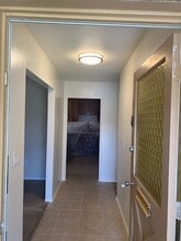 130 Delano St, Unit 1 in Anaheim, CA - Foto de edificio - Building Photo
