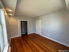 196 Ocean Ave in New London, CT - Building Photo - Building Photo