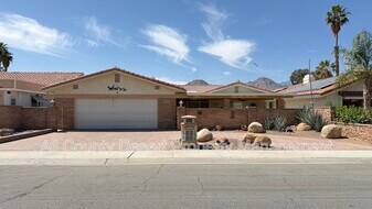 76955 California Dr in Palm Desert, CA - Building Photo