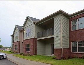 708 Academy Dr in New Albany, IN - Building Photo - Building Photo