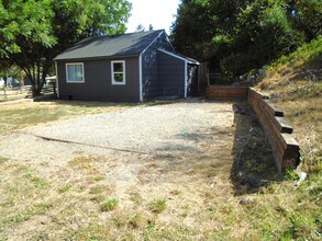 368 SE Hazel St in Mill City, OR - Building Photo - Building Photo