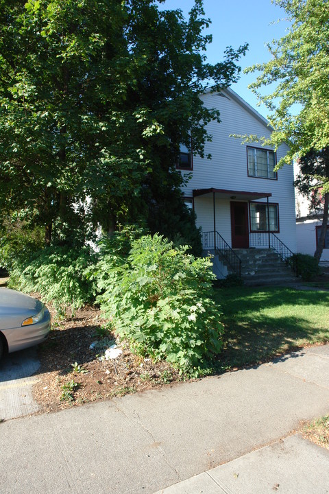 112 E Augusta Ave in Spokane, WA - Foto de edificio