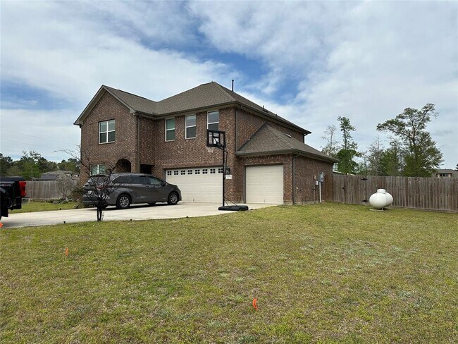 12376 N Chestnut Hls Dr in Cut And Shoot, TX - Building Photo - Building Photo