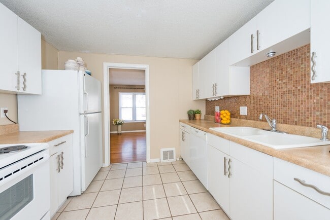 property at 207 W 89 Terrace