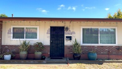 72 E Oxford St in Chula Vista, CA - Building Photo - Building Photo