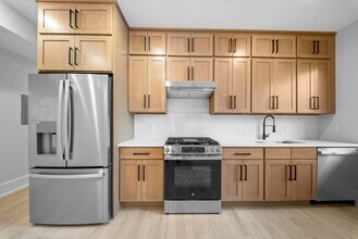 124 Glenwood Ave in Jersey City, NJ - Building Photo - Building Photo