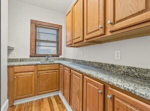 66 Adams St, Unit 2A in Somerville, MA - Foto de edificio - Building Photo