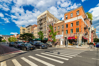 60-62 2nd Ave in New York, NY - Foto de edificio - Building Photo