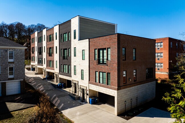 Towns On Fifth in Pittsburgh, PA - Building Photo - Building Photo