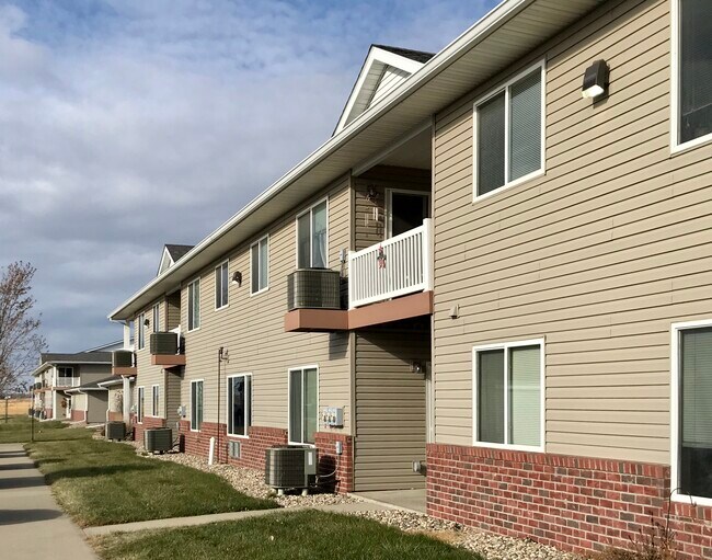 911 N Oaks Ave Rentals in Hartford, SD