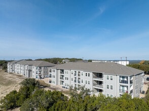 Vista Bella in Lago Vista, TX - Foto de edificio - Building Photo