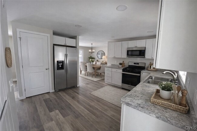 4989 Driftwood Dr in Liverpool, NY - Building Photo - Building Photo