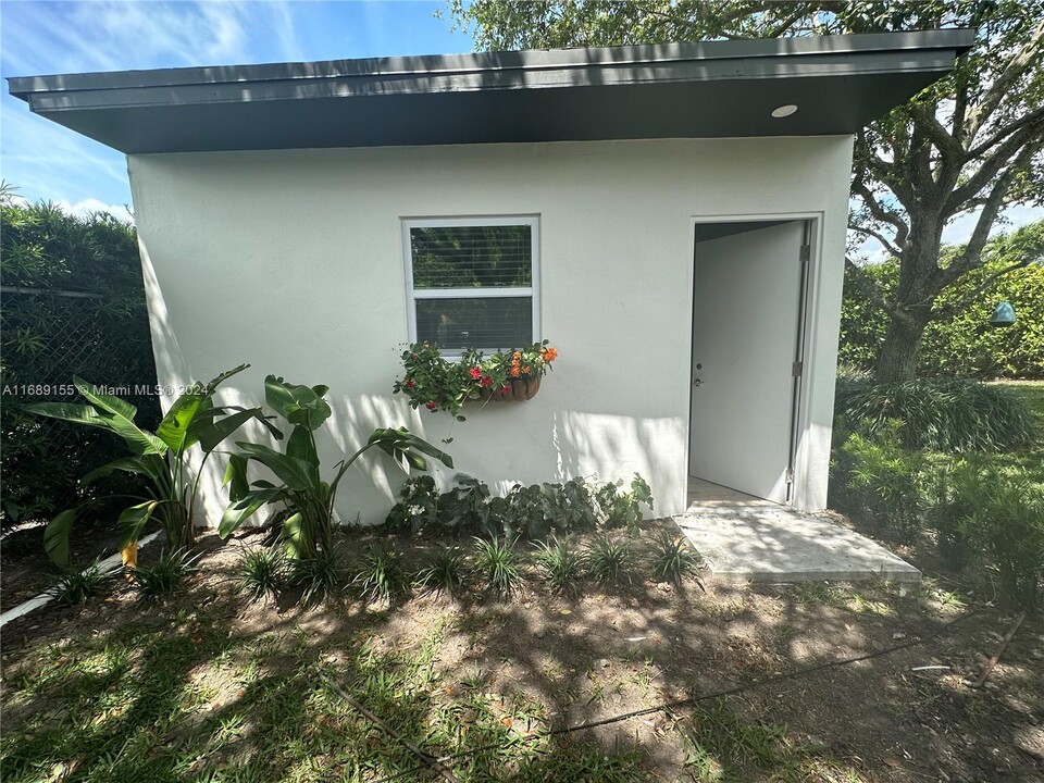 6XXX SW 94th Ct in Miami, FL - Building Photo