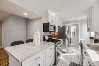7100 E 5th Ave in Denver, CO - Building Photo - Building Photo