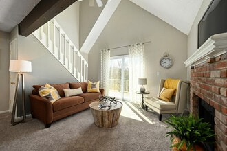 Hunter's Pointe Apartments in Overland Park, KS - Foto de edificio - Building Photo