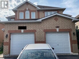 618 Leatherleaf Dr in Mississauga, ON - Building Photo