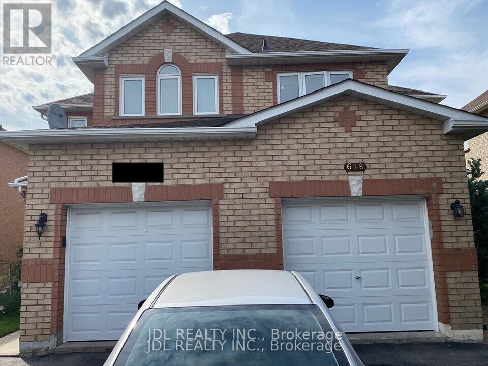 618 Leatherleaf Dr in Mississauga, ON - Building Photo