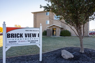 Brickview Apartments in Fargo, ND - Foto de edificio - Building Photo