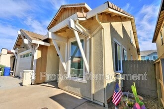12158 Byrony Ct in Rancho Cordova, CA - Foto de edificio - Building Photo