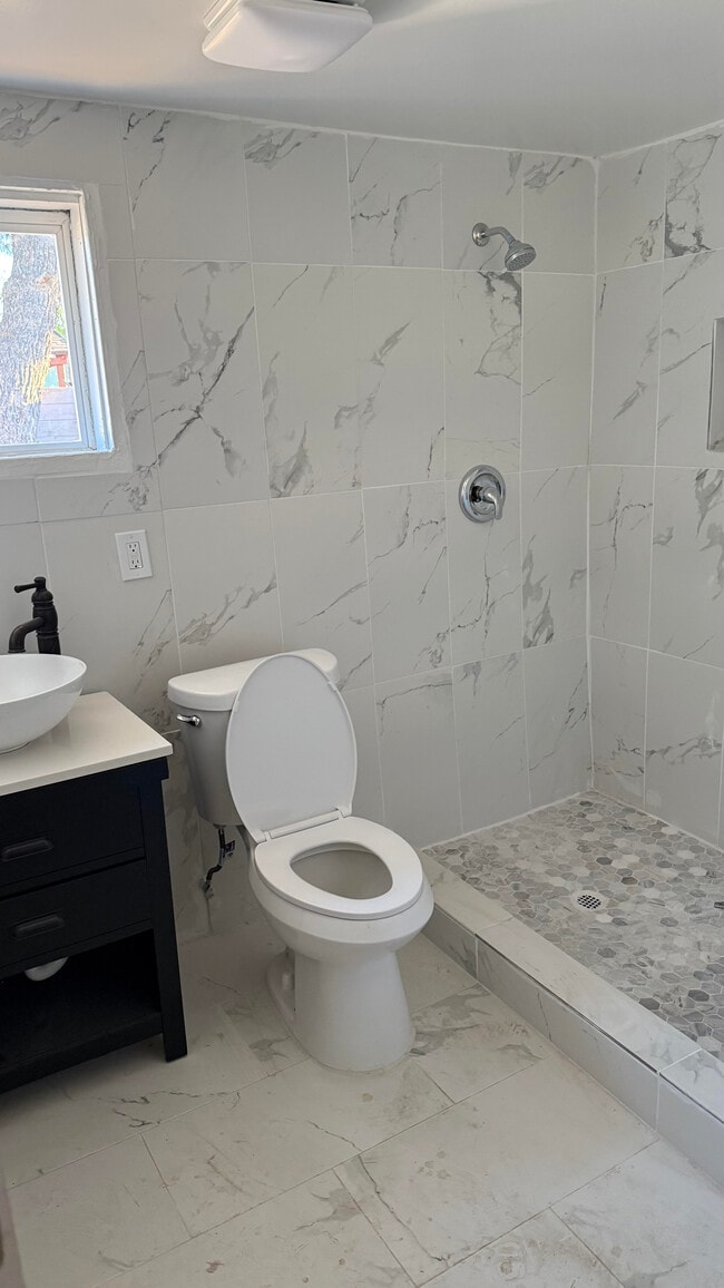 618 Ansol Ln in Bakersfield, CA - Building Photo - Building Photo