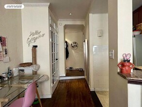 304 E 73rd St in New York, NY - Building Photo - Building Photo