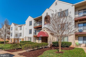 9552 Cannoneer Ct-Unit -301 in Manassas, VA - Foto de edificio - Building Photo