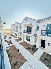2821 E Tamarind Dr in Fresno, CA - Building Photo - Building Photo