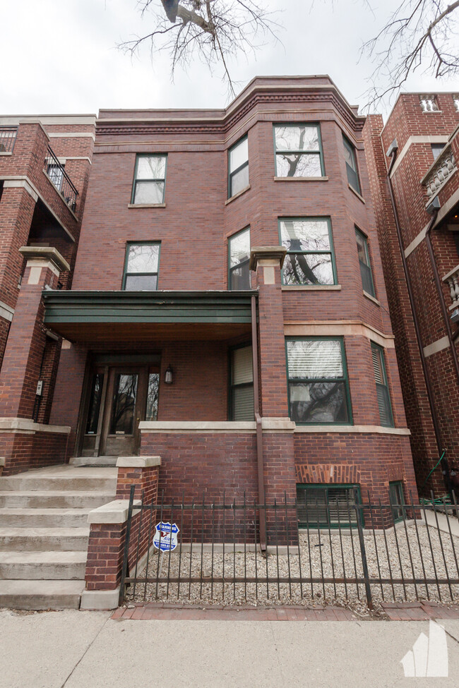 property at 1538 W Wrightwood Ave