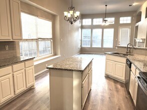 2421 Mallard Dr in Little Elm, TX - Foto de edificio - Building Photo