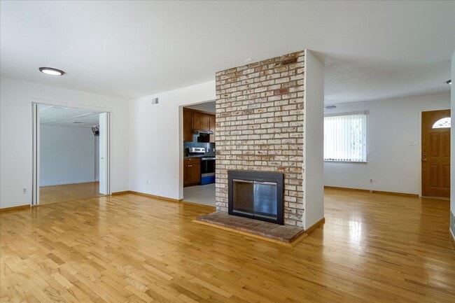 6588 Wisteria Way in San Jose, CA - Building Photo - Building Photo
